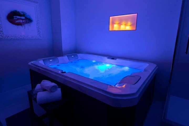 Intimate Apartment With Air Conditioner & Jacuzzi 2Br 6P Montmartre Paris Exterior foto